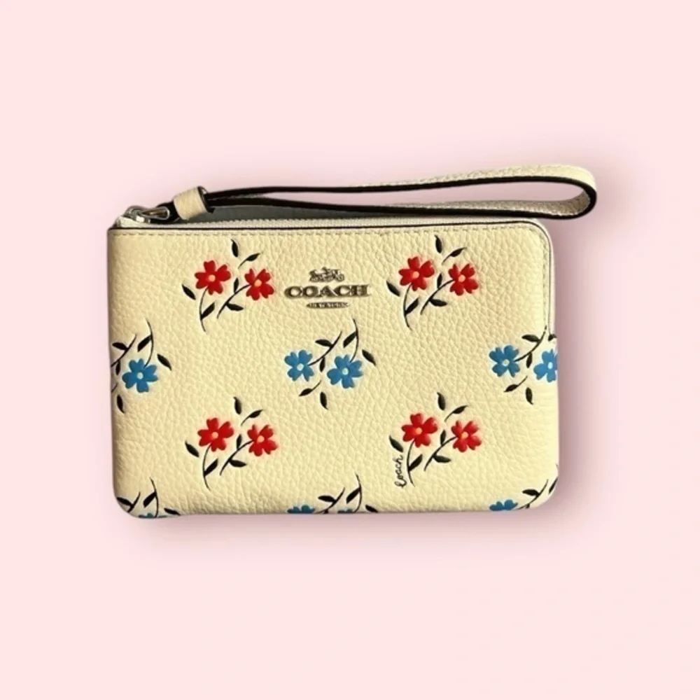NWT COACH 92622 Corner Zip Floral Wristlet